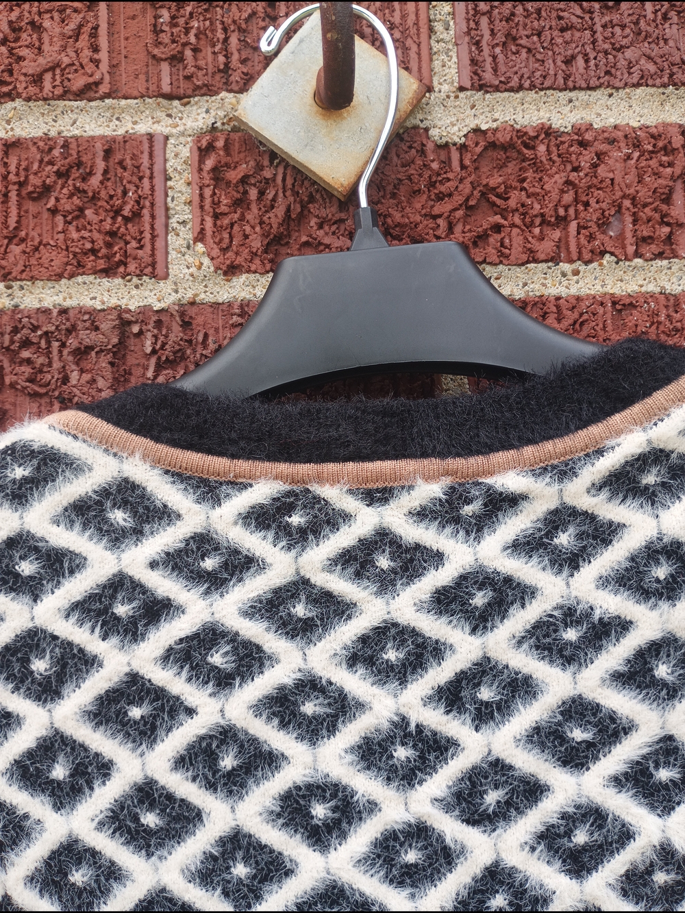 Cyrus Geometric Diamond Pattern Sweater - Picture 12 of 16